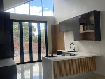 4 Bedroom Flat & Apartment