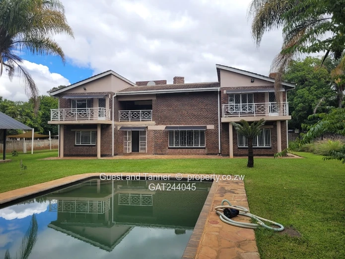 9 Bedroomed house For Sale In Gunhill