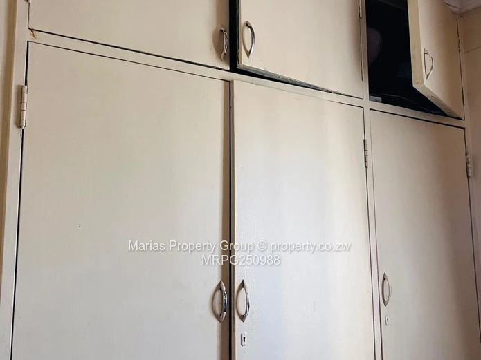 Eastlea 2-Bed Furnished Flat with Balcony & Garden