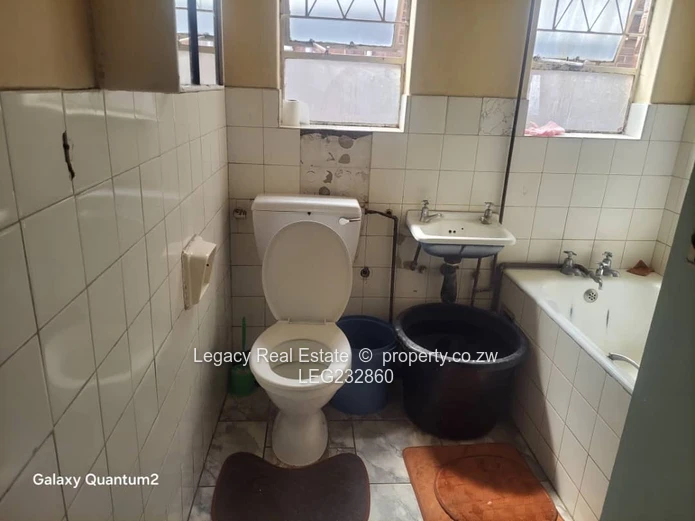  Modern 2-Bedroom Flat for Rent on Central Avenue