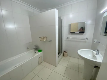 3 Bedroom Flat & Apartment