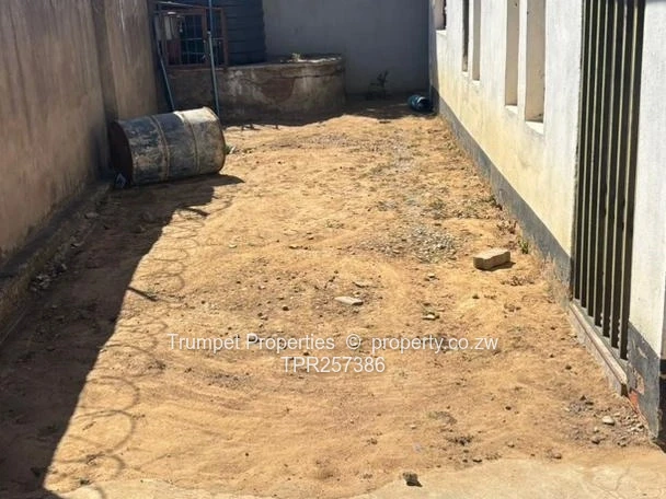 4-Bed Norton Home — Title deeds, Borehole