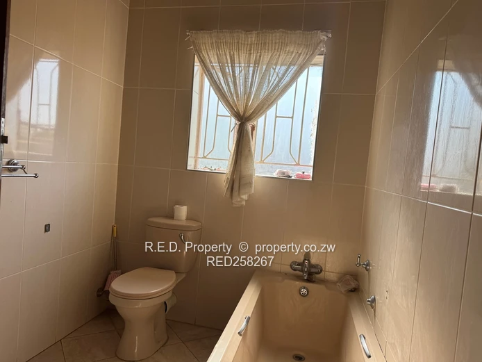 A spacious family home In New Parklands!