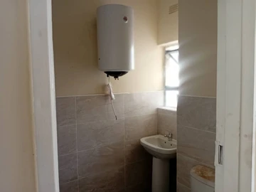 2 Bedroom Flat & Apartment
