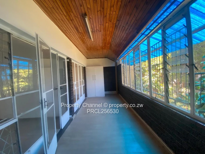 Avondale - Spacious 3-Beds Duplex Garden Flat In a Well Secured Block