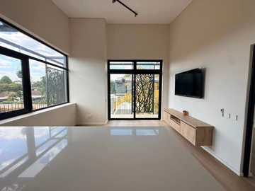 2 Bedroom Flat & Apartment