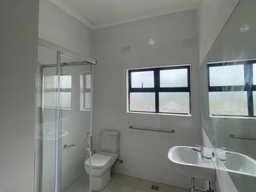 3 Bedroom Flat & Apartment