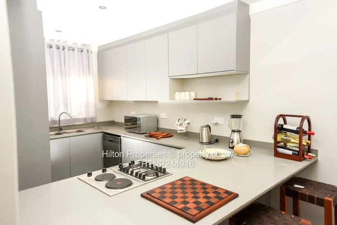 Modern 3ed Garden Flat in Meyrick Park — Pool & Borehole