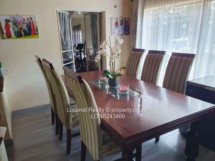 Spacious Greystone Park 4-Bed with Borehole