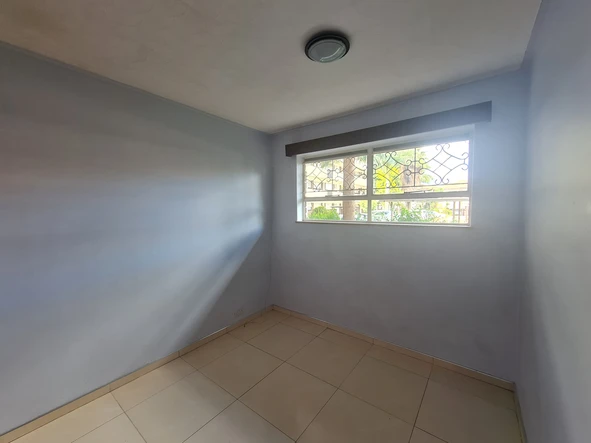 2 Bedroom Flat & Apartment