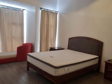 2 Bedroom Flat & Apartment