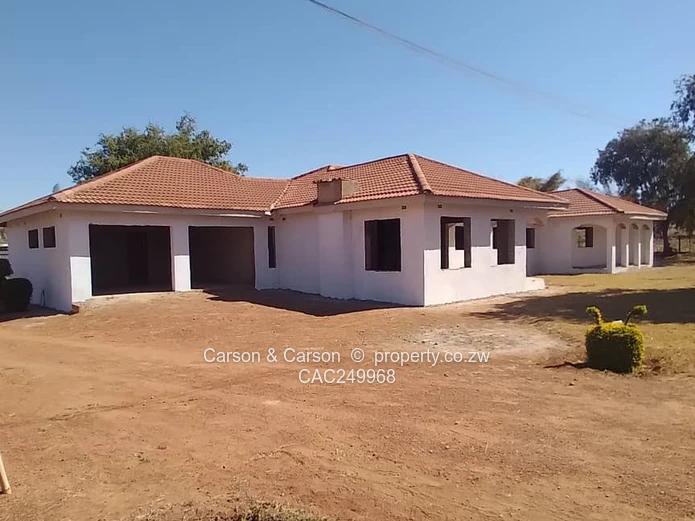 L-shaped red-tiled 4-bed Kadoma Home 1.9ha + Borehole