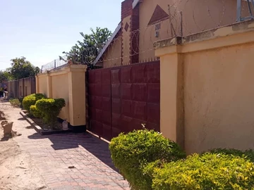 6 Bedroom House