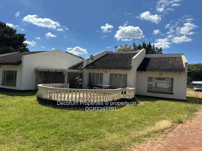Spacious 5-Bed Home  in Bluff Hill
