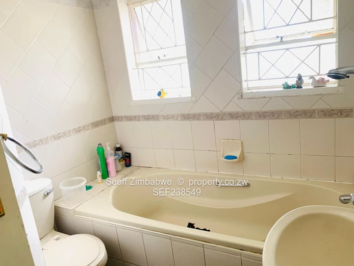 An Entertainer’s Paradise: Grandeur & Serenity in Mature Glen Lorne