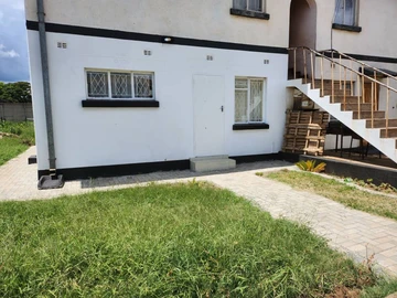 2 Bedroom Flat & Apartment