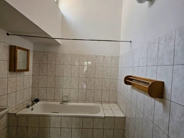 3 Bedroom Flat & Apartment