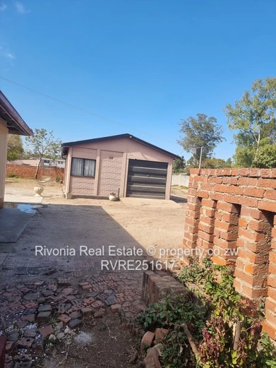 Marlborough 3-Bed Bungalow on 3600m² – Pool & Borehole
