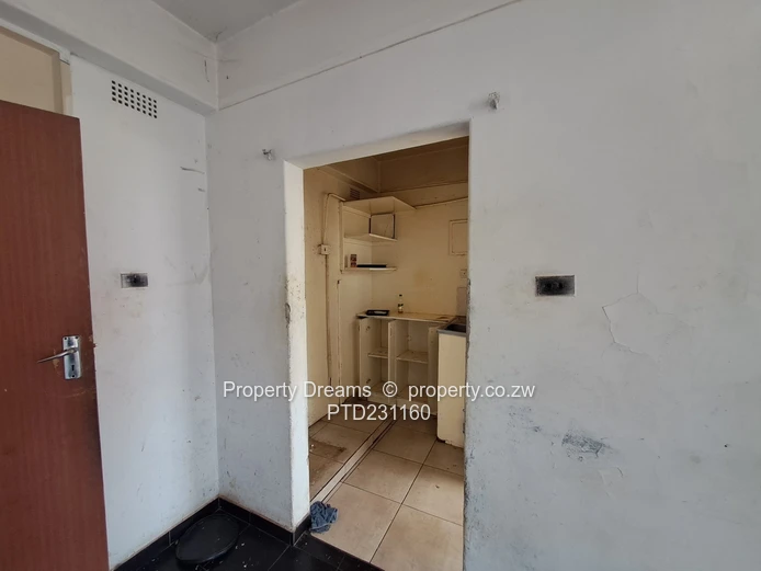 1-Bed Avenues Flat,  — Bright Rooms & Borehole