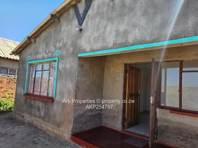 Chitungwiza Unit P Extension | Property For Sale