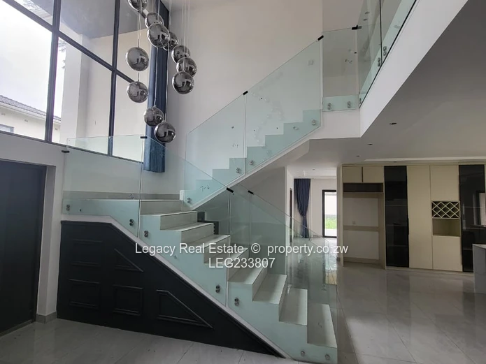 Exclusive High-End 5-Bedroom Residence in Pomona,Modern Luxury Living