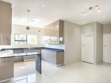 2 Bedroom Flat & Apartment