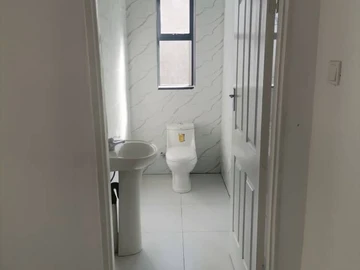 4 Bedroom Flat & Apartment