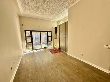 6 Bedroom House