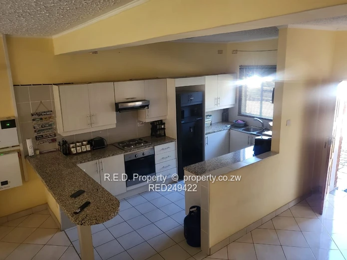 2 Bedroom Townhouse To Let In Hillside!
