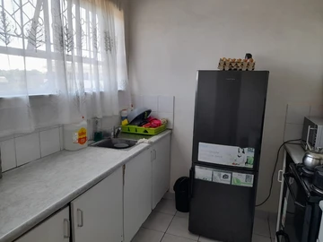 2 Bedroom Flat & Apartment