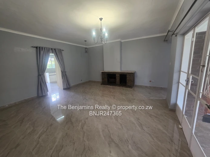 Secure Garden Flat In Avondale