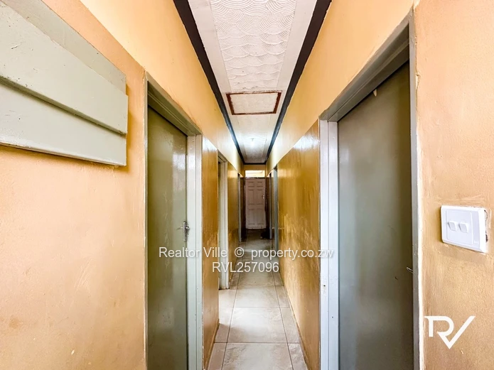 Bright 5-Bed Warren Park Home with Tiled Living & Borehole