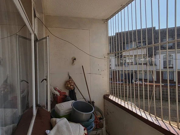 2 Bedroom Flat & Apartment