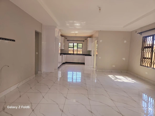 4 Bedroom Flat & Apartment