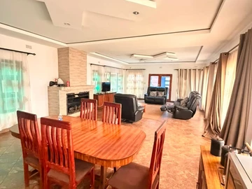 6 Bedroom House
