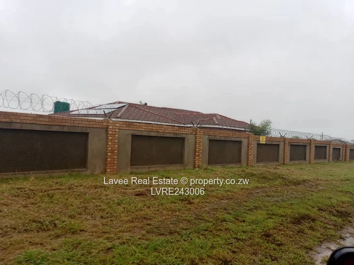 1500m² Corner Stand in Clipsham — Near New Homes (Sole Mandate)