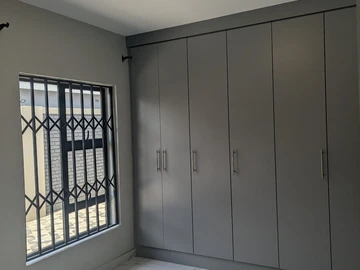 2 Bedroom Flat & Apartment