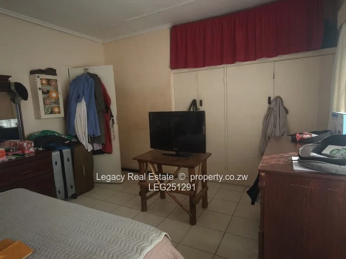 Logan Park 3-Bed Home with Rustic Bar & Borehole on 5689m²
