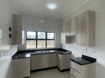 3 Bedroom Flat & Apartment