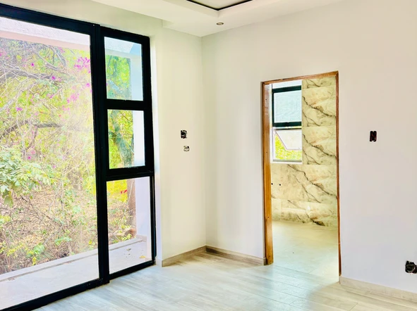 4 Bedroom Flat & Apartment