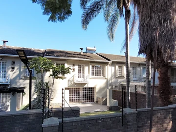 3 Bedroom Flat & Apartment