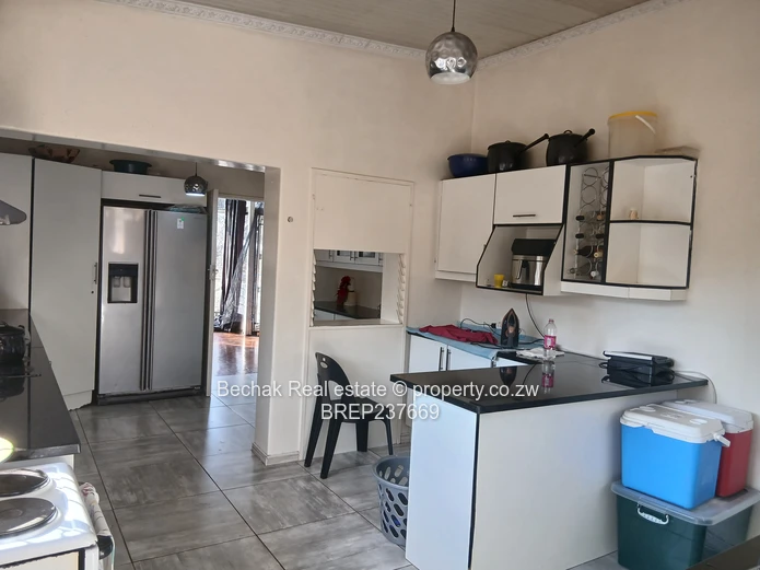 Spacious 4-Bed Burnside Home on 4000m² with Pool