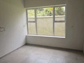 3 Bedroom Flat & Apartment