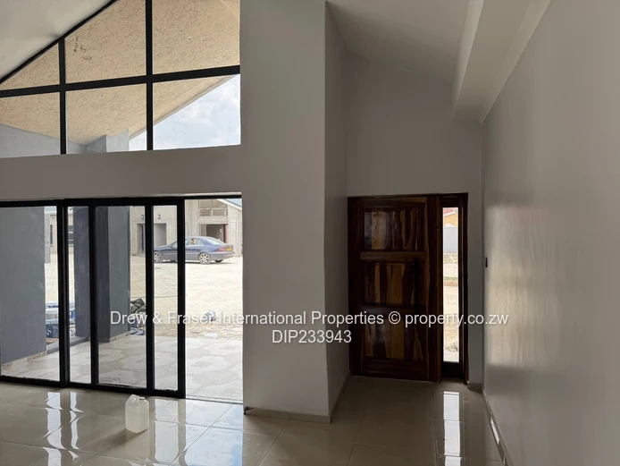 Modern 3-Bed Garden Flat with Borehole in Old Windsor