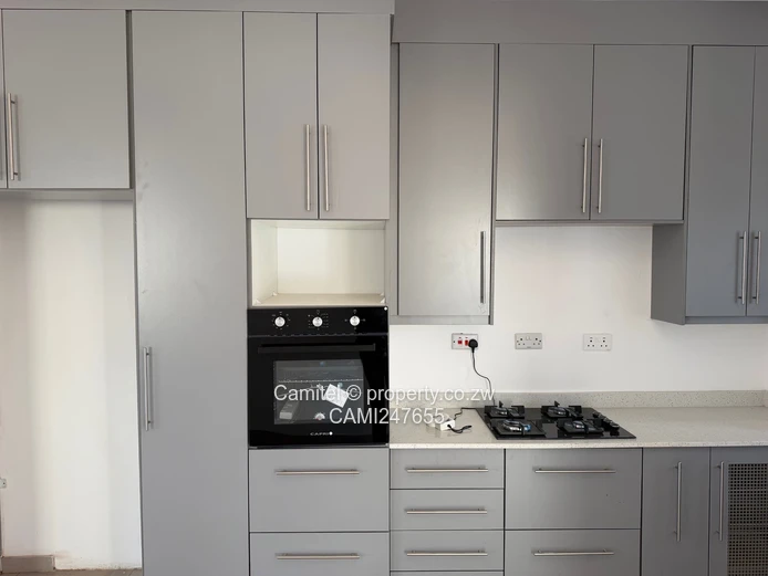 Arlington Townhouse with  Deed— 3-Bed, Fitted Kitchen & Solar