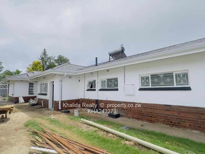 Modern 4-Bedroom House Plus 2 bed cottage For Rent in Mabelreign