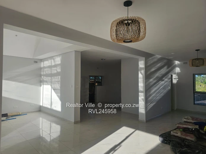 500m² Stand Nyeredzi Ridge – Newly Built Home