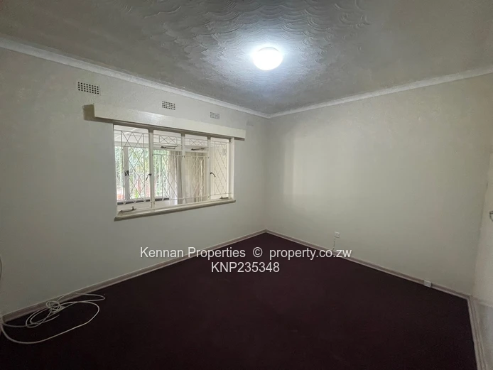 Neat 2 Bedroom Garden Flat - Quiet Road