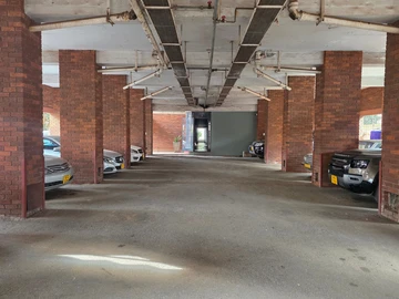 2 Bedroom Flat & Apartment