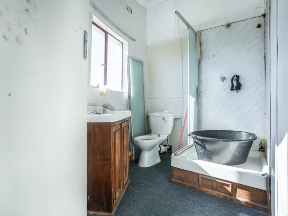 Farm & Agricultural Land